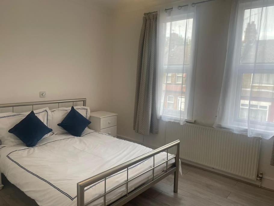 4 Bedroom House In Turnpike Lane/Wood Green London Exterior photo