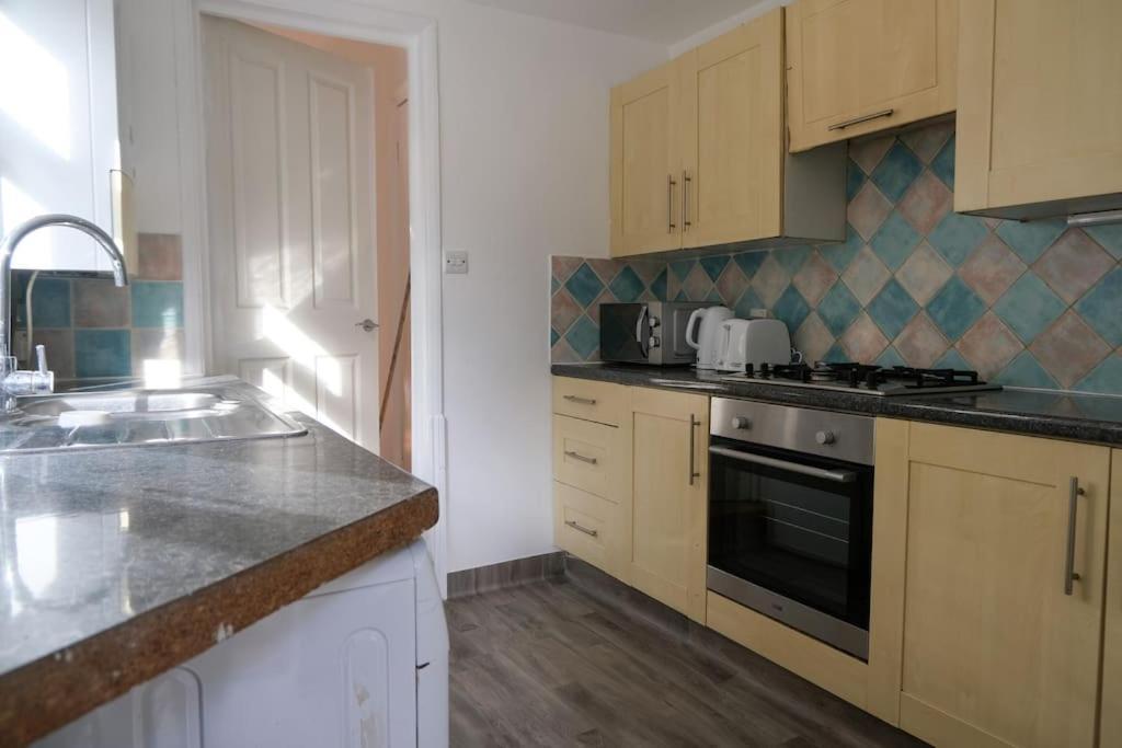 4 Bedroom House In Turnpike Lane/Wood Green London Exterior photo